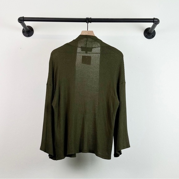 NWT Evereve Sunday in Brooklyn Minnie Waffle Knit Cardigan in Olive Green - Picture 4 of 5
